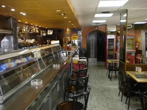 Hostal Los Manos Blanes Guest house